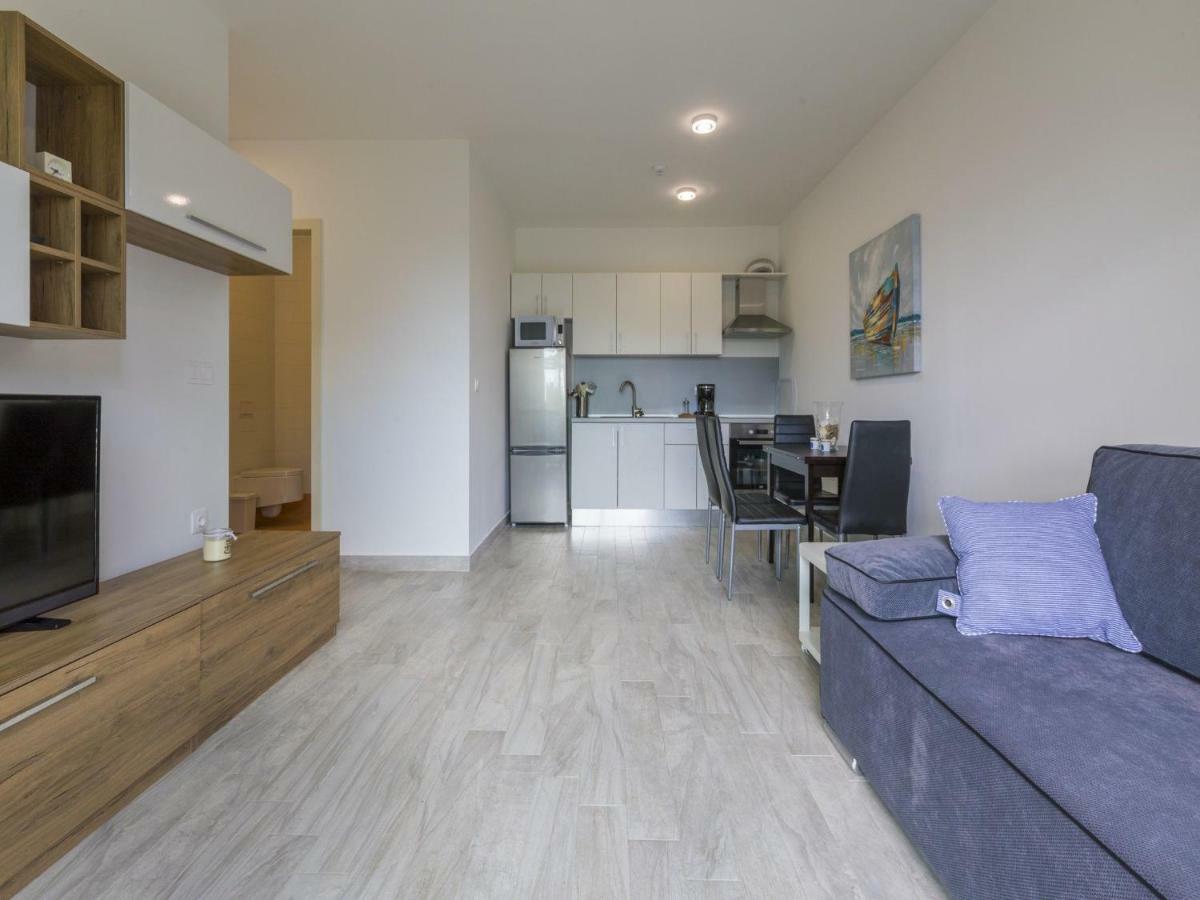 Apartments Mb Crikvenica Bagian luar foto