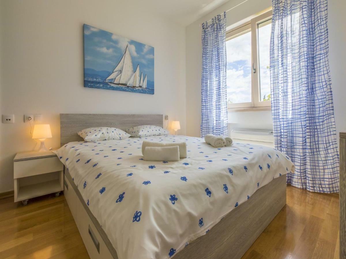 Apartments Mb Crikvenica Bagian luar foto